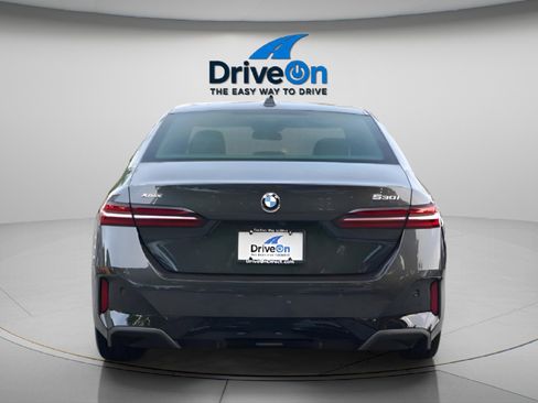 Used 2024 BMW 530i xDrive 530i xDrive image 9