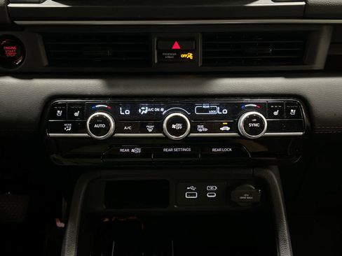 Used 2025 Honda Pilot Black Edition image 21