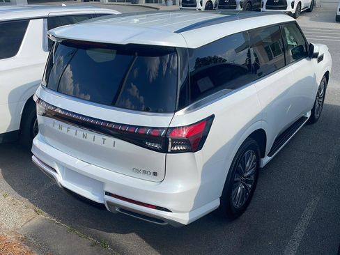 Used 2025 INFINITI QX80 Sensory image 3