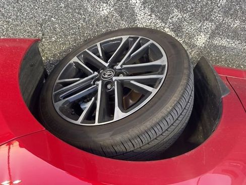 Used 2025 Toyota Camry XLE image 10