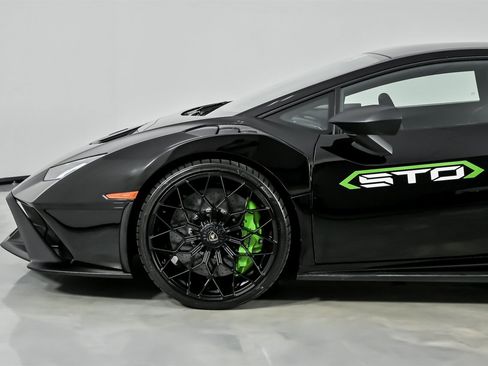 Used 2022 Lamborghini Huracan STO image 7