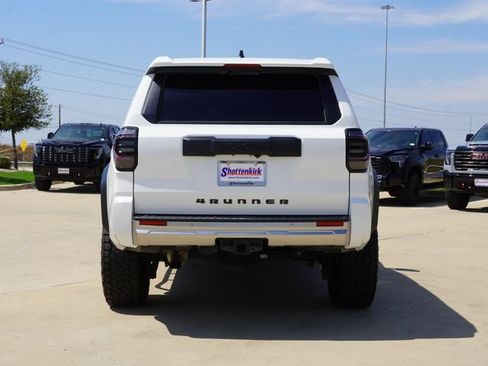 Used 2025 Toyota 4Runner SR5 AWD/4WD image 8