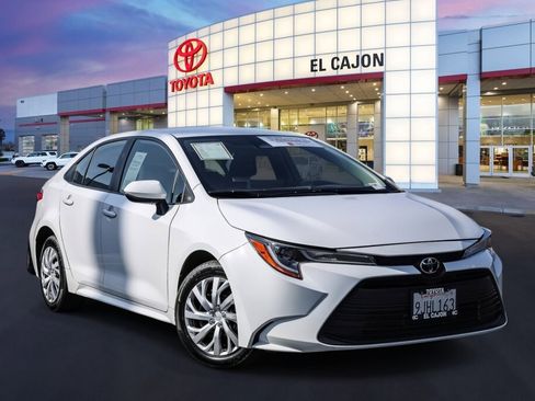 Certified 2024 Toyota Corolla LE image 1