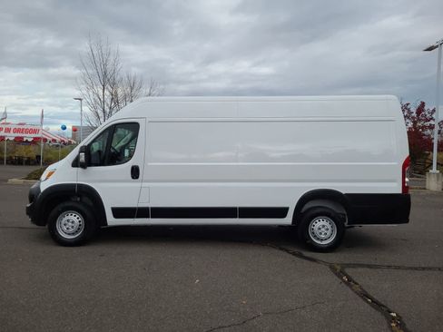 New 2026 RAM ProMaster 3500 w/ Premium Convenience Group image 11