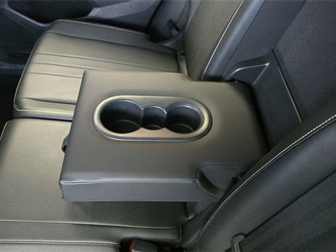 Used 2022 Volkswagen Tiguan SE image 16