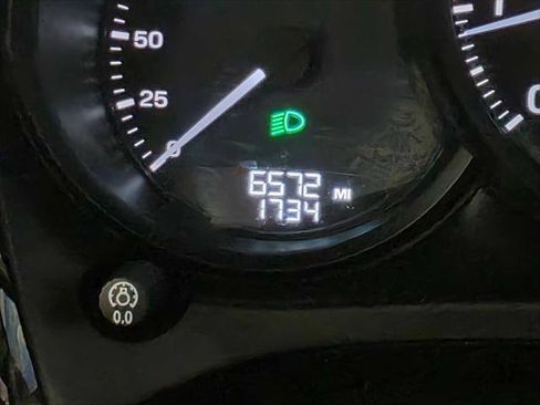 Used 2025 Porsche Macan AWD/4WD image 26