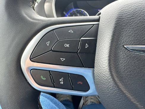 Used 2024 Chrysler Pacifica Touring-L FWD image 26