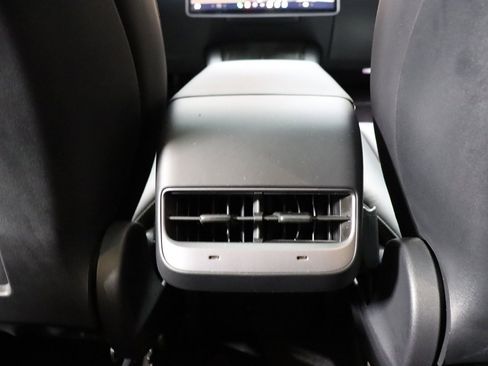 Used 2022 Tesla Model Y Long Range AWD/4WD image 33