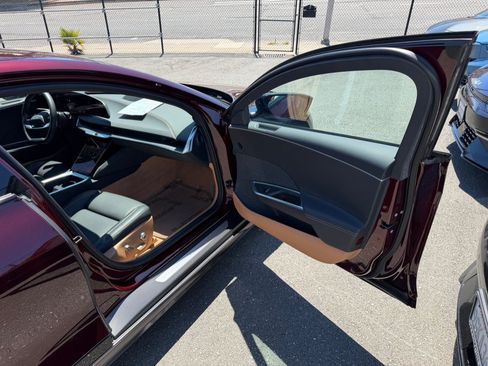 Used 2023 Lucid Air Touring AWD/4WD image 36