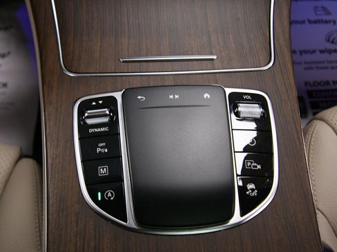 Used 2021 Mercedes-Benz GLC 300 4MATIC image 17