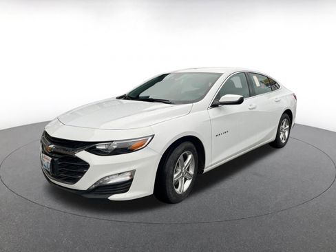 Used 2024 Chevrolet Malibu LT image 3