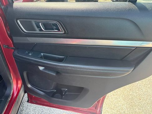 Used 2019 Ford Explorer XLT w/ Equipment Group 202A AWD/4WD image 43