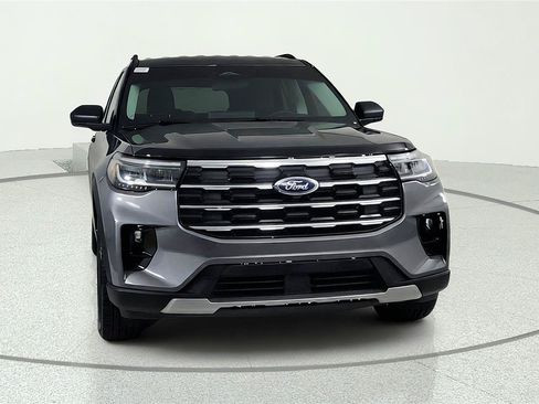 Used 2025 Ford Explorer Active w/ Active Comfort Package AWD/4WD image 2