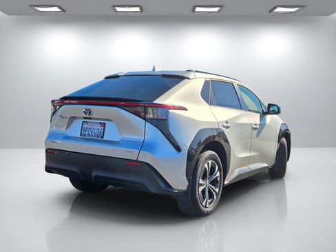 Used 2024 Toyota bZ4X XLE w/ Weather Package image 4