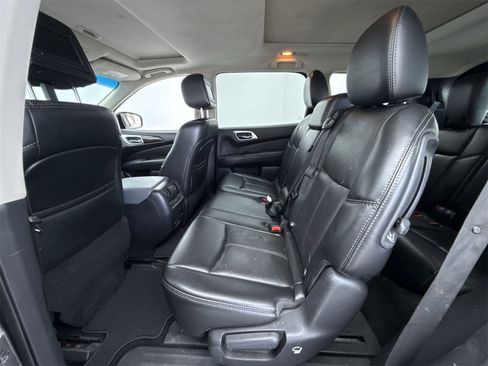 Used 2016 Nissan Pathfinder Platinum w/ Family Entertainment Package image 39