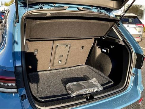 New 2025 Volkswagen Taos SE image 23