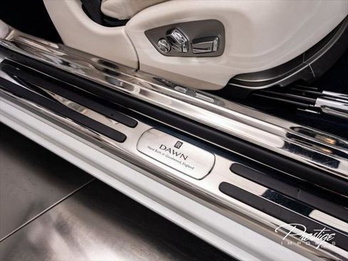 Used 2016 Rolls-Royce Dawn RWD image 41