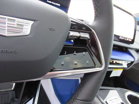 New 2026 Cadillac Optiq Luxury 1 image 19