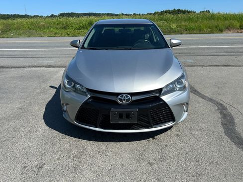 Used 2016 Toyota Camry SE FWD image 4