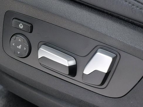 Used 2022 BMW X5 xDrive40i w/ Parking Assistance Package image 41