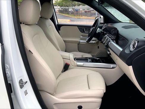 Used 2024 Mercedes-Benz GLB 250 image 9