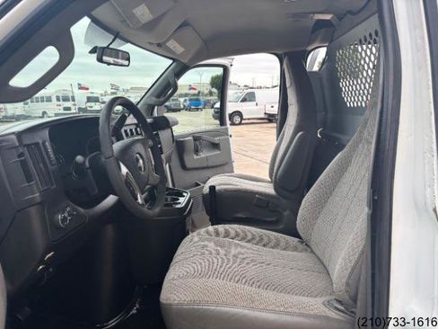 Used 2016 Chevrolet Express 2500 RWD image 15