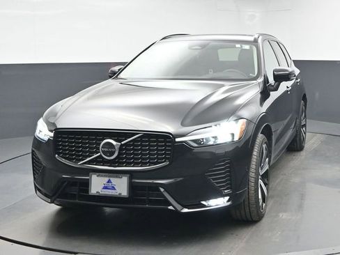 Used 2023 Volvo XC60 B6 Ultimate w/ Protection Package Premier image 3