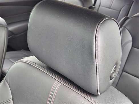 Used 2023 Chevrolet Traverse RS image 11