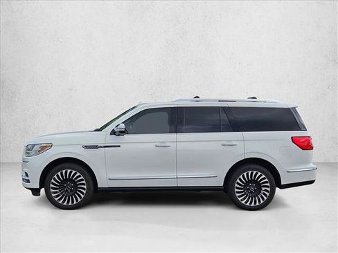 Used 2021 Lincoln Navigator Black Label w/ Cargo Convenience Package AWD/4WD image 9