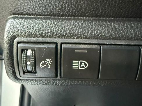 Used 2019 Toyota Corolla SE FWD image 16
