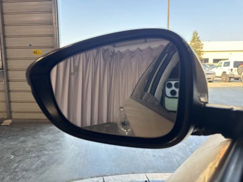 Used 2018 Honda Accord Touring image 25