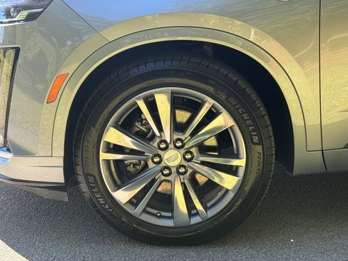 Used 2025 Cadillac XT6 Premium Luxury image 8