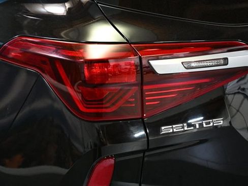 Used 2021 Kia Seltos EX AWD/4WD image 16