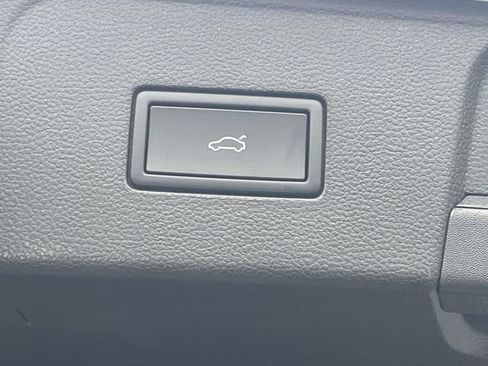 Certified 2026 Volkswagen Atlas SE FWD image 11