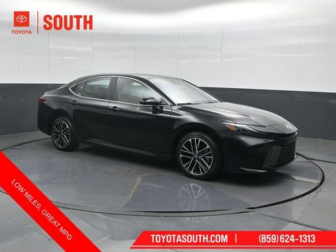 Used 2025 Toyota Camry XLE image 4