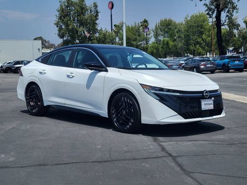 New 2026 Nissan Sentra SR w/ SR Premium Package FWD image 15