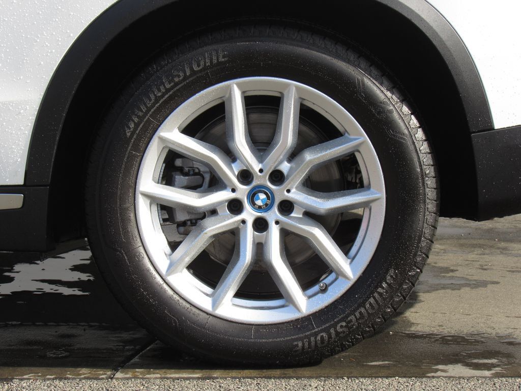Used 2023 BMW X5 xDrive45e w/ Executive Package AWD/4WD image 39