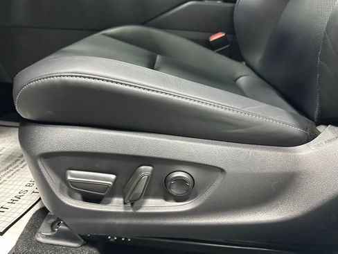 Used 2025 Toyota Crown Signia image 12