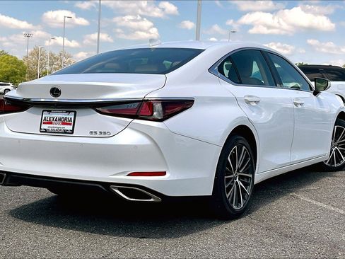 Used 2023 Lexus ES 350 w/ Premium Package FWD image 11