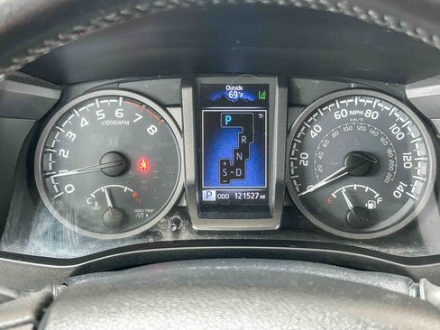 Used 2018 Toyota Tacoma TRD Sport w/ Technology Package RWD image 21