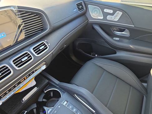 New 2026 Mercedes-Benz GLS 450 4MATIC image 19