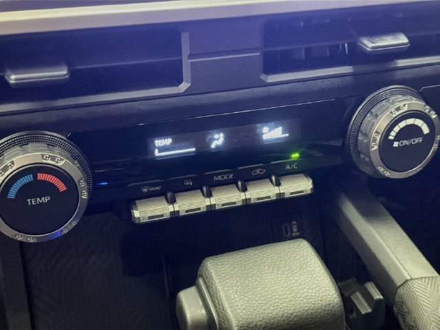 Used 2025 Toyota Tacoma SR5 AWD/4WD image 16