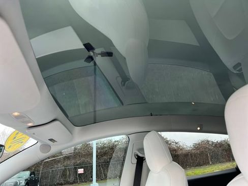 Used 2022 Tesla Model Y Long Range image 31