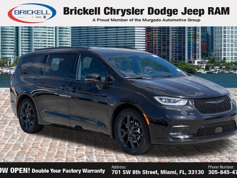 New 2026 Chrysler Pacifica Limited FWD image 3