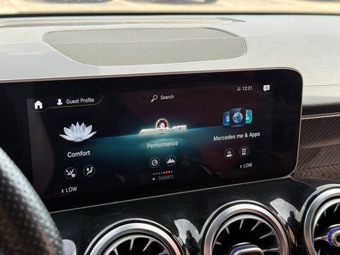 Used 2021 Mercedes-Benz GLB 35 AMG 4MATIC image 30