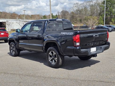 Used 2019 Toyota Tacoma TRD Sport image 11