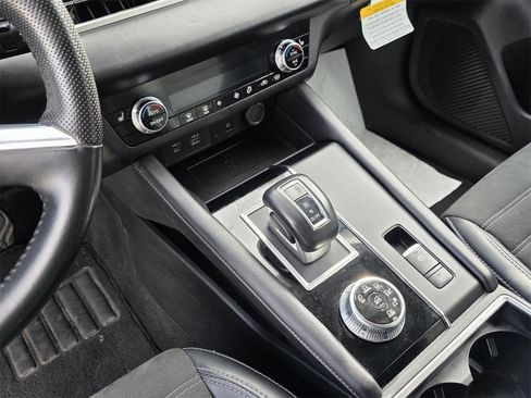 Used 2024 Mitsubishi Outlander SE image 13