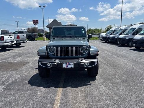 Used 2025 Jeep Wrangler Unlimited Sahara w/ Safety Group AWD/4WD image 3