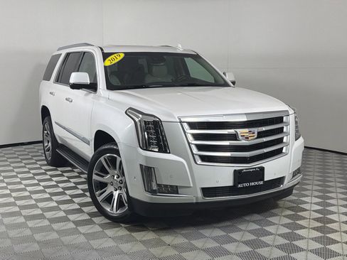 Used 2019 Cadillac Escalade Luxury AWD/4WD image 2