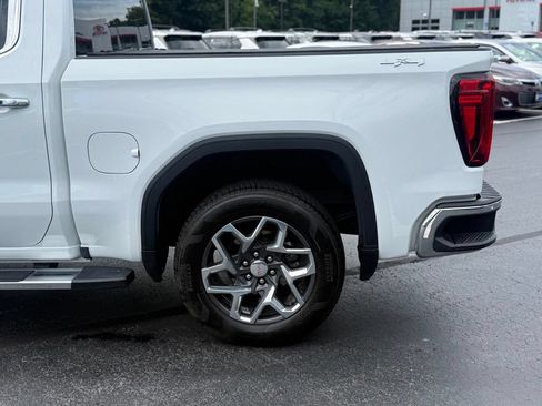 Used 2023 GMC Sierra 1500 SLT w/ SLT Premium Package AWD/4WD image 4